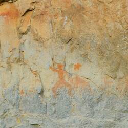 Vorbei an alten Felsmalereien ... und tausenden von Fledermäusen