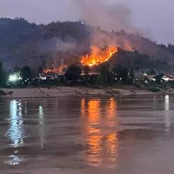 Brandrodung auf der anderen Flußseite