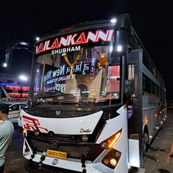 Der Nachtbus, schick dekoriert.