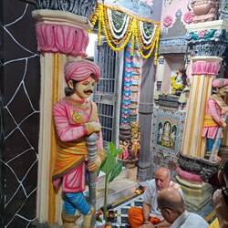 Ein Hindutempel mit Segnungszeremonie