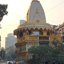 Ein Tempel zwischen den Hauptstraßen.