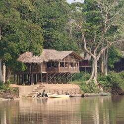 Nach 10 Stunden erreichen wir die schöne Lodge