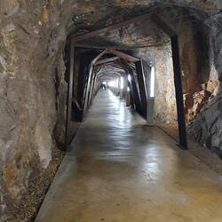 Tunnel unter der Festung