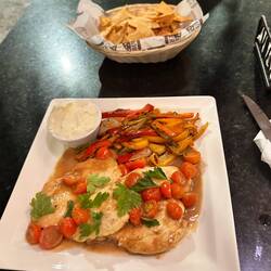 ein Pouletschnitzel an Zitronensauce