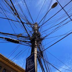 Will hier jemand als Elektriker arbeiten?