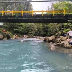 Das ist das blaue Wasser aus dem Park hier nach dem Park zum erfrischen einfach super!!!
