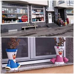 Das Geschäft im oberen Bild wirbt damit, daß dort "sämtliche Elektrogeräte" gekauft werden können.🤗