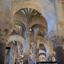 Unrestaurierte Säulen