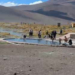 .. auch andere mochten UNSERE heißen Quellen. (Ton an 😄)