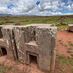 H blocks used to build walls. How did they carve them so perfectly?