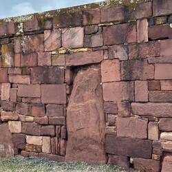 How did they cut the stone?