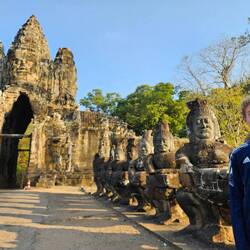 Tonle Om South Gate Bridge: ancient and contemporary (stone) giants pulling on a naga snake