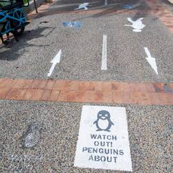 Såna skyltar ser man inte hemma