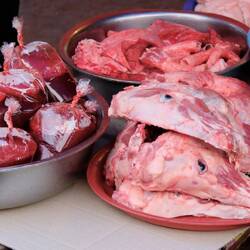 Halbe Schafsköpfe - scheint beliebt zu sein.