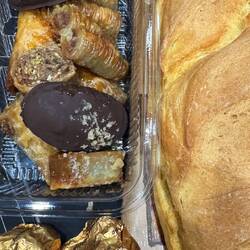 Leckereien aus einer Bäckerei mit Brot 8,20€ 🤫🤤