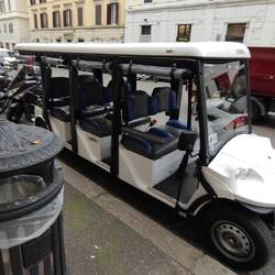 Papamobil als Familienkutsche