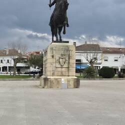 Reiterdenkmal des königlichen Heerführers Nuno Alvares Pereira, die Schlacht endete 1385.