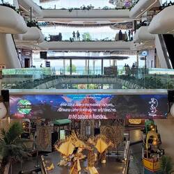 The mall is huge! Can you see tge ocean out the back window?