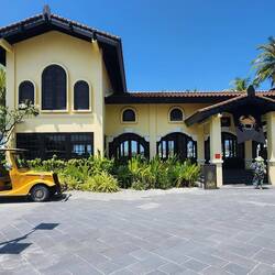 Crossroads' local House of Crabs restaurant