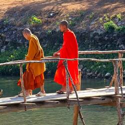 Brücke zur Tham Chang Höhle