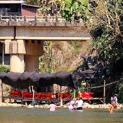Die Kids baden nach der Schule