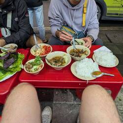 Bun Cha. Quasi Nudelsuppe zum selber zusammenstellen mit Kebabfleisch. Auch einfach super lecker!