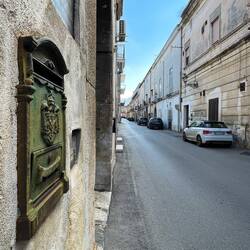 die Via Appia ist hier eine schmale Gasse