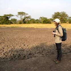 Ausgetrocknetes Wasserloch, in der Regenzeit füllt es sich wieder