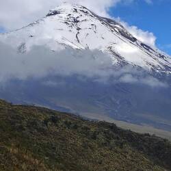 Etwa für 15 Minuten haben wir vom Übernachtungsplatz einen guten Blick auf den Vulkan