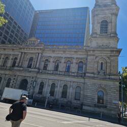 Hier die Post, auf der Rückseite das Marriott