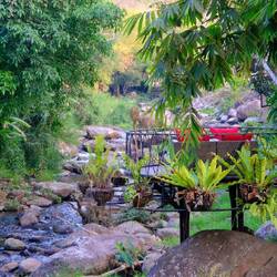 Die Bar über dem Fluss