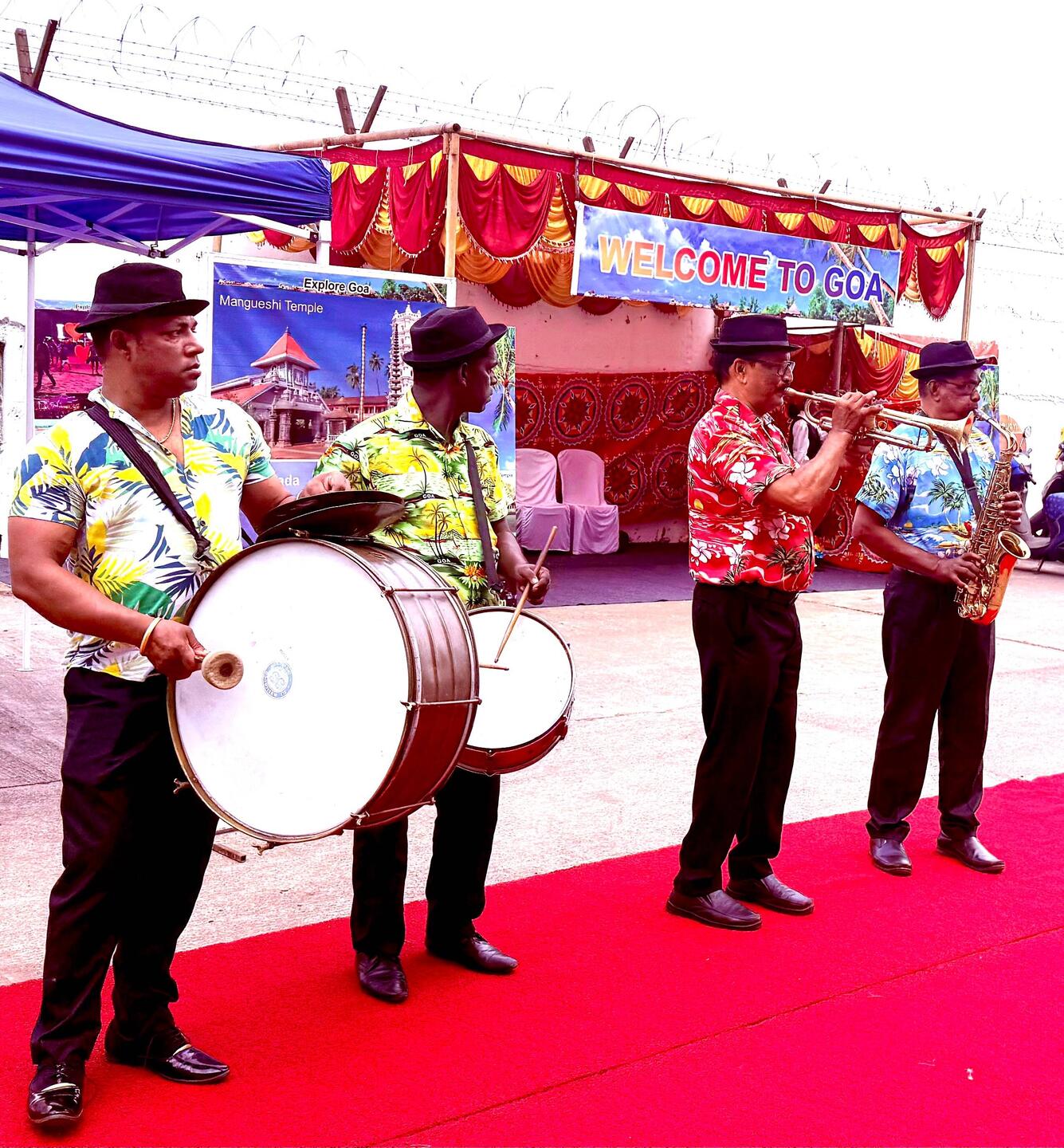 Our Goa welcome, complete with music and a nice red rose
