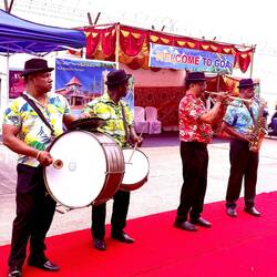 Our Goa welcome, complete with music and a nice red rose