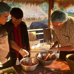 Wolfgang produziert Buffelwürstchen