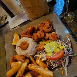 Garnelen mir Yuca, Reise und Salat