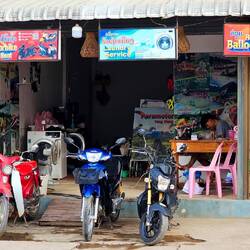 Jeder verkauft einfach alles.