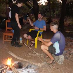 Der gerade gelieferte Palmwein wird gekostet