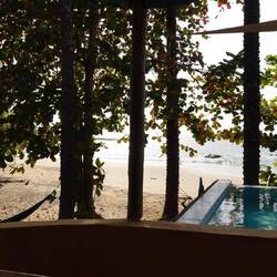 Aussicht auf das Meer von einer Bar des Turtle Resorts aus