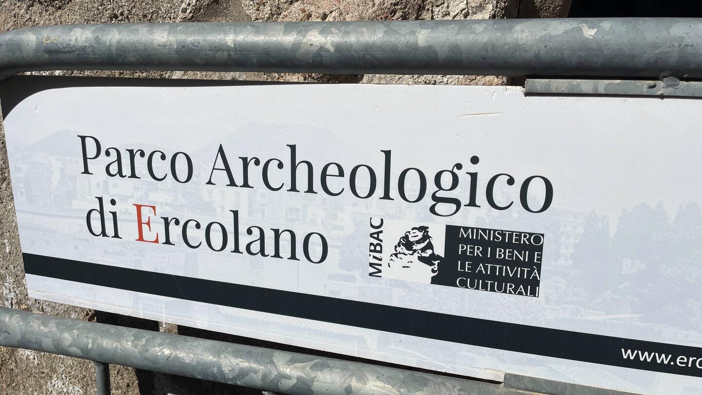 Heute besuche ich die Ausgrabung [Herculaneum]