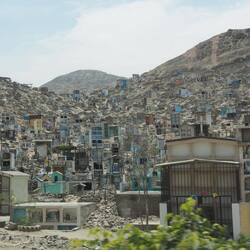 Friedhof auf Peruanisch....