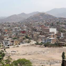 Müll überall, siehe auf dem grossen Platz...