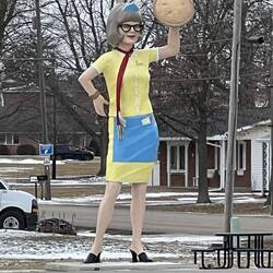 Uniroyal Gal: Lumi the Pie Lady at Atlanta, IL