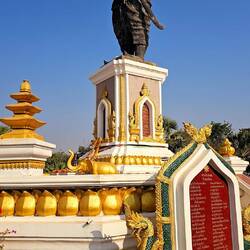 King Anouvong Statue im Park.