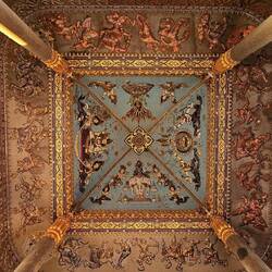 Im Zuckerbäcketstiel errichtet,...