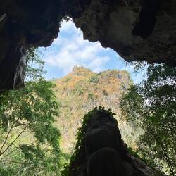 Zufluchtsort in der Höhle für die Verwaltung und die Einwohner