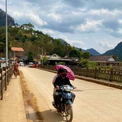Mal Regenschirm, mal Sonnenschirm