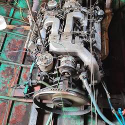 Der riesige laute Motor