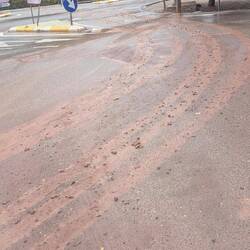 Der Dreck wird gleichmäßig auf der Straße verteilt 🙄