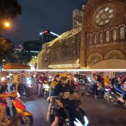 Traffic in front of the Notre Dame Cathedrale