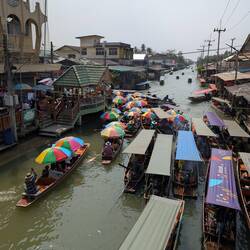 Floating traffic jam